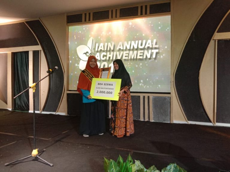 Aida Harfita Raih Predikat Mahasiswa Berprestasi IAIN Annual Achievement 2019