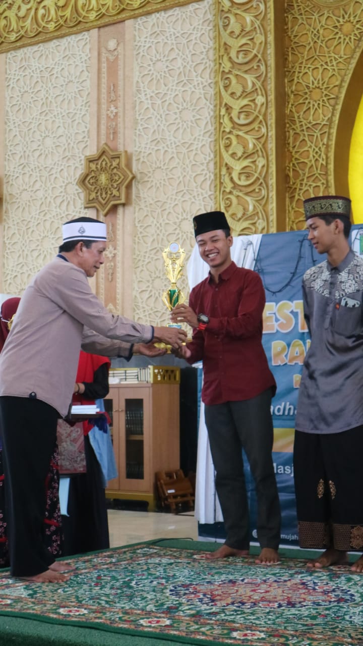 Inspiratif! Irwansyah Mahasiswa KPI Juara 3 Festival Dakwah Ramadhan