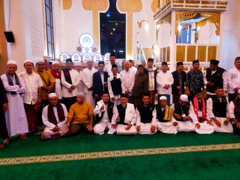 Dialog Kosmis: Isi Tausiyah Pakar Komunikasi Islam Di Masjid Agung Al Ikhlas Ketapang