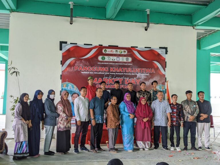 Dr. Cucu, M.Ag Puji Kemandirian Mahasiswa Helat Panggung Khatulistiwa & Launching Market Day Ormawa FUAD