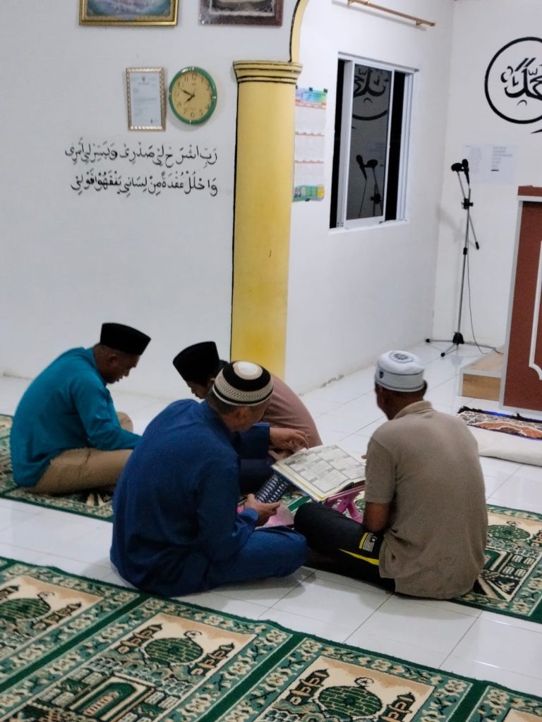 Mahasiswa PKM Kolaborasi Internasional Buka Program Mengajar Ngaji Iqro dan Alquran di Kampung Insan Jaya