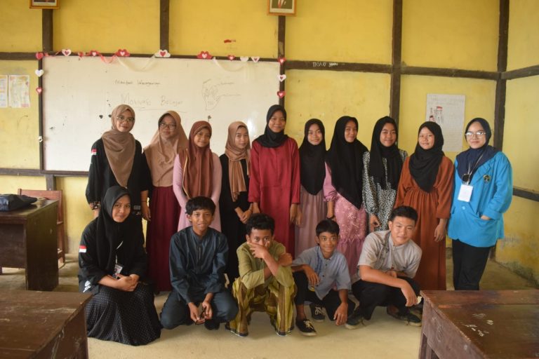 Mahasiswa BKI FUAD IAIN Pontianak Laksanakan Program Pengabdian Kepada Masyarakat di SMP Negeri 4 Sungai Raya Kepulauan Kab. Bengkayang