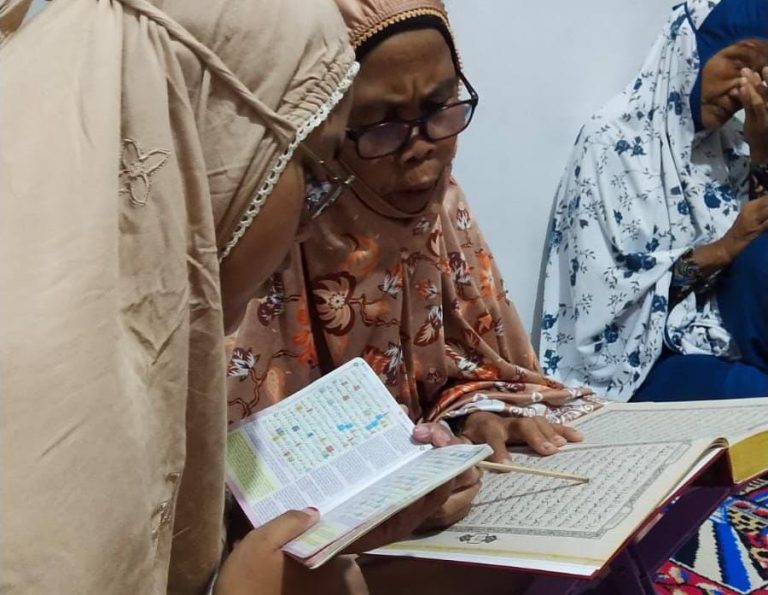 Bimbingan Mengaji Alquran untuk Ibu-Ibu Kampung Ensebang Jaya Sarawak