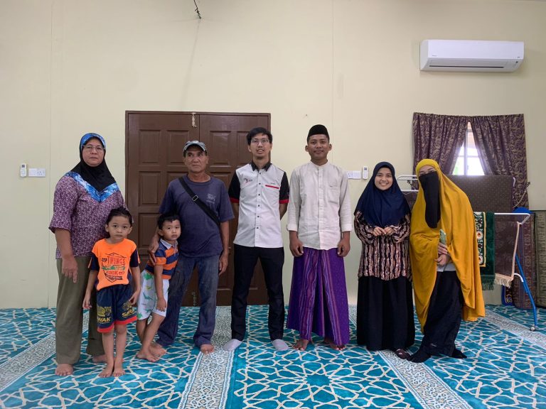 Mahasiswa PkM Kolaboratif Internasional Berikan Bimbingan Agama pada Masyarakat Muallaf di Kampung Sabal Jaya, Sarawak Malaysia