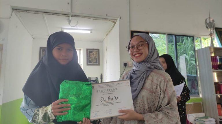Mahasiswa IAIN Pontianak mengadakan Lomba “Festival Anak Soleh” bersama Tiga Kampung Simunjan, Sarawak, Malaysia