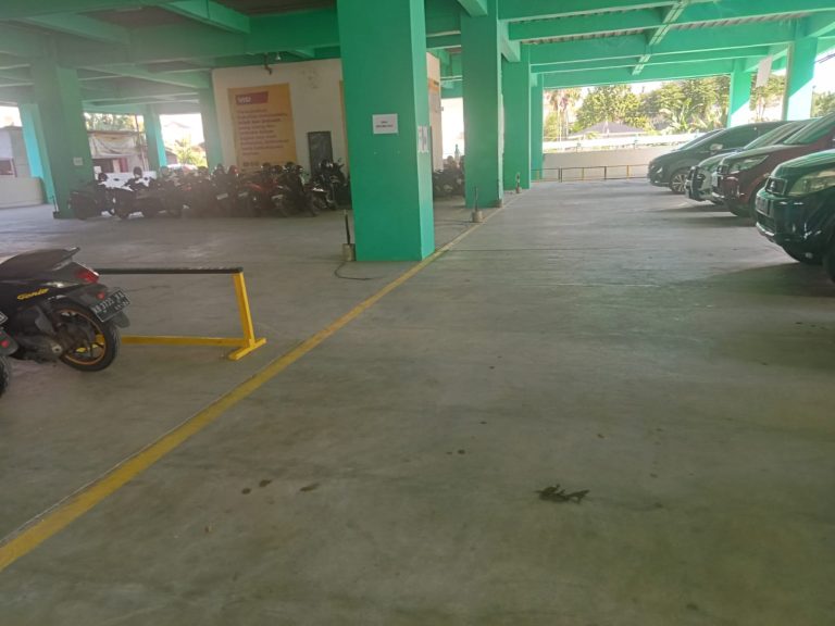 Penataan Parkiran Gedung Fakultas Ushuludin Adab dan Dakwah IAIN Pontianak Menjadi Sorotan