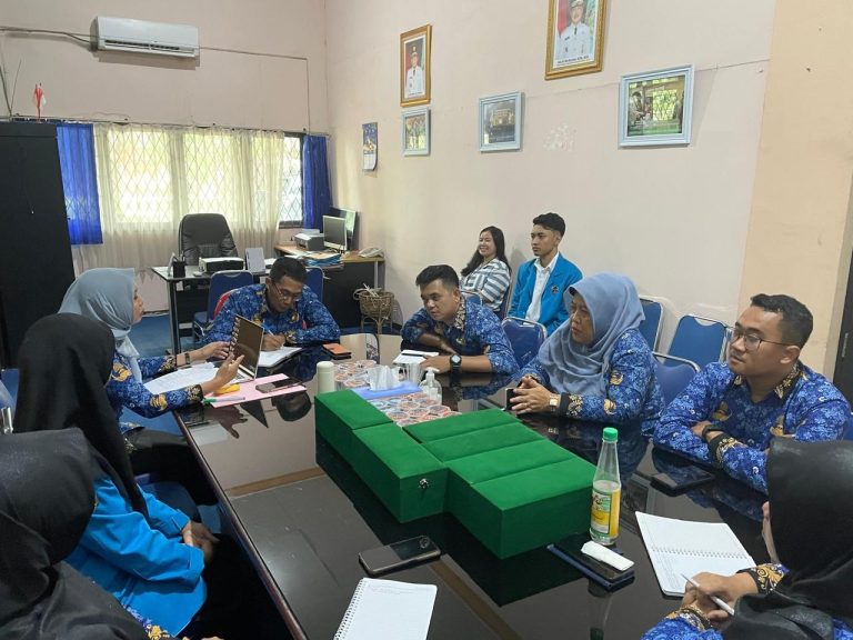 Mahasiswa PPL Hadiri Rapat Internal : Penyusunan Rencana Kerja dan Materi Teknik Wawancara Bagi Pencari Kerja di Dinas Tenaga Kerja dan Transmigrasi Provinsi Kalimantan Barat