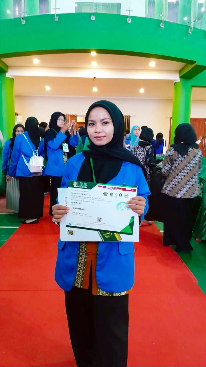 MAHASISWA KOMUNIKASI DAN PENYIARAN ISLAM SEMESTER 7, QUDSIYAH BERHASIL RAIH PRESTASI BEST 3 PRESENTATION DI UIN MUHAMMAD IDRIS SAMARINDA