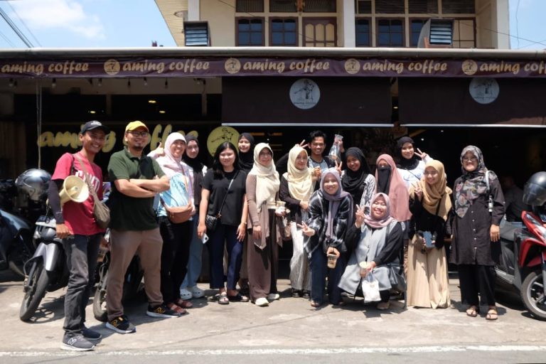 Bersama KUWAS,Menjajaki  Sejarah Warung Kopi   Legendaris Kota Pontianak