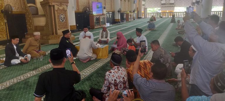 Mahasiswa Manajemen Dakwah IAIN Pontianak Bantu Program Bina Mualaf di Masjid Mujahidin