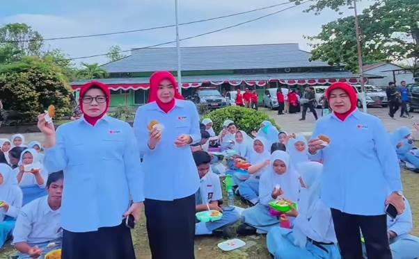 Mahasiswa IAIN Pontianak Terjun dalam Sosialisasi PMI dan Disdikbud Kalbar: Bersama Goes to School di SMKN 1 Pontianak dalam Semarak HUT ke-79 PMI