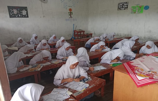 Mahasiswa Praktik Pengalaman Lapangan (PPL) Bimbingan dan Konseling Islam (BKI), Merangkul Siswa Pondok Pesantren Darunnaim Putri untuk Mengenal Diri Sendiri Lebih Dalam