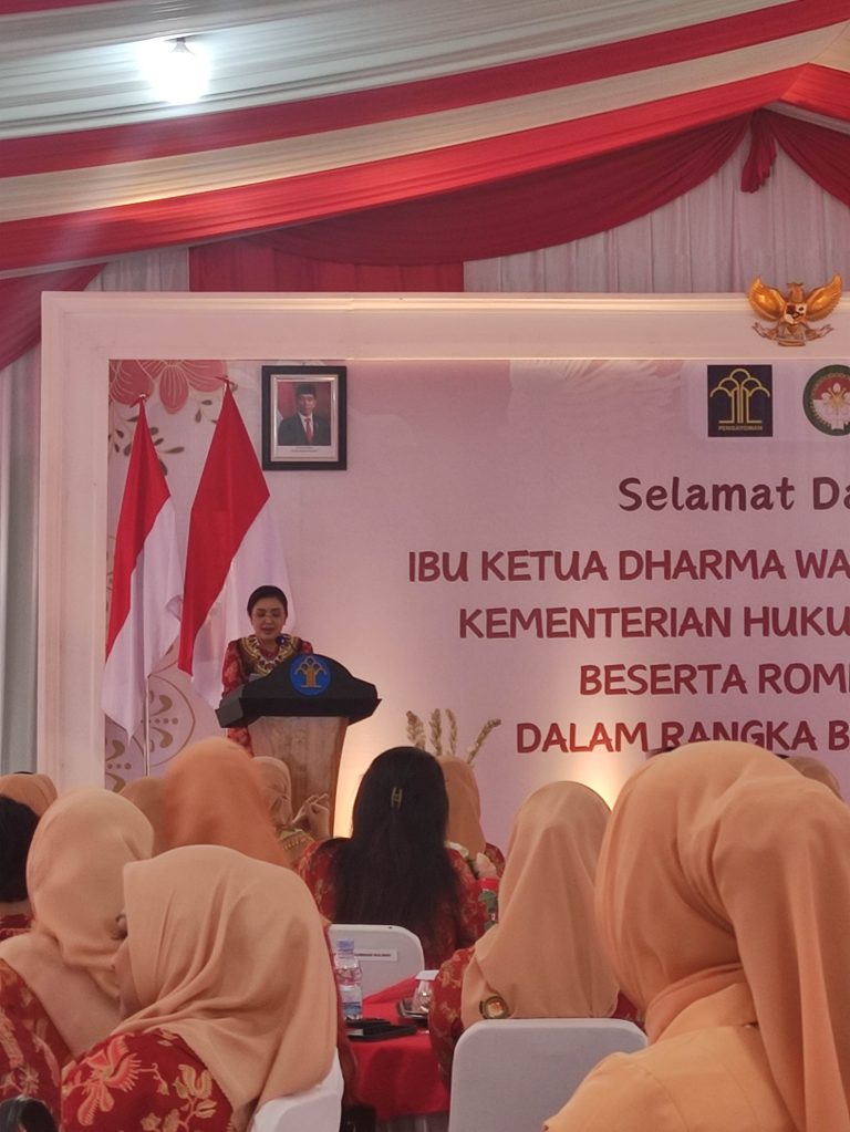 Kunjungan Ibu Ketua Dharma Wanita Persatuan Kemenkumham RI dalam Bakti Sosial di LPP Kelas II A Pontianak