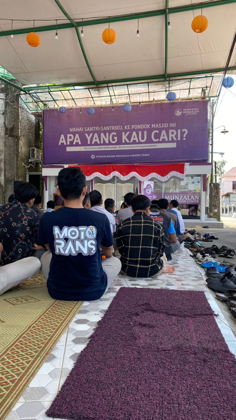 Mahasiswa MANAJEMEN DAKWAH Mengikuti Pembukaan Class Meeting Masjid Kapal Munzalan Pontianak