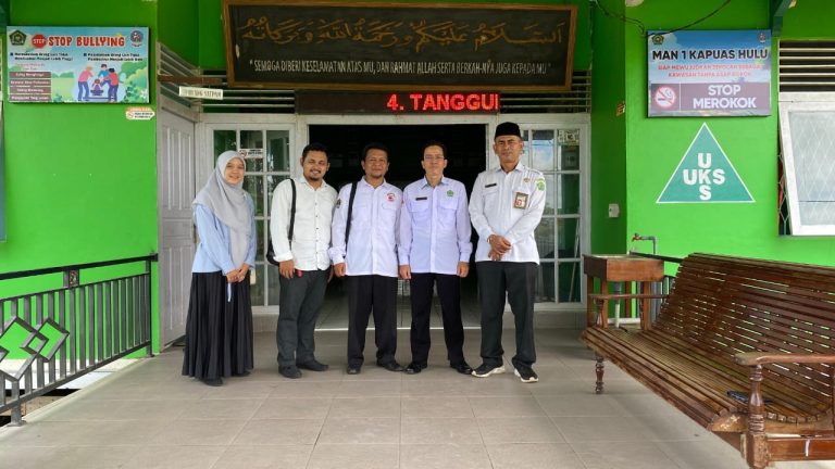 Jalankan Program PkM, Dosen dan Mahasiswa SAA FUAD IAIN Pontianak Kunjungi MAN 1 Kapuas Hulu, FKUB dan Kemenag Kabupaten