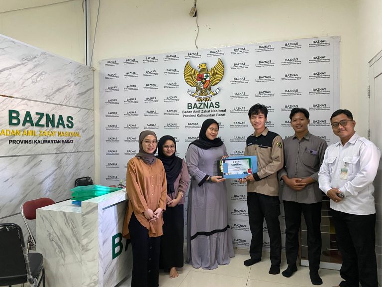 PENJEMPUTAN MAHASISWA MANAJAMEN DAKWAH DI BAZNAS KALIMANTAN BARAT YANG DISERAHKAN OLEH PAMONG KEPADA DOSEN PEMBIMBING