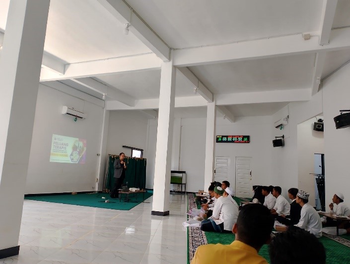 RAHASIA KESEHATAN HOLISTIK? MAHASISWA MANAJEMEN DAKWAH IAIN PONTIANAK HADIRI PELATIHAN DI MASJID KAPAL MUNZALAN