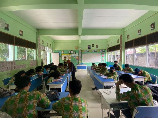 “MENDAMPINGI SISWA SMPN 13 PONTIANAK DALAM MELAKSANAKAN  TES RMIB UNTUK MENGGALI MINAT DAN BAKAT”