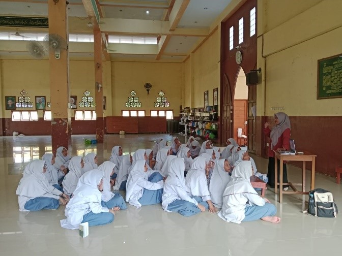 Mahasiswa PPL BKI Mengadakan Sosialisasi Kesehatan Mental Remaja untuk Kelas XI di Pondok Pesantren Darunna’im Putri