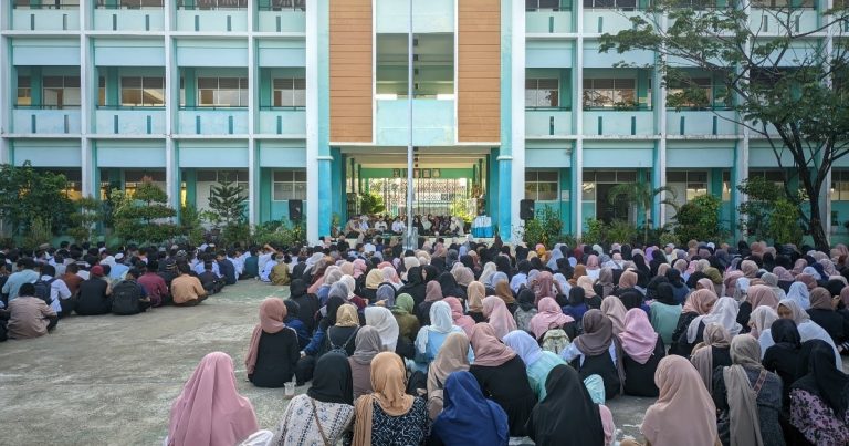 MAHASISWA PSIKOLOGI ISLAM IAIN PONTIANAK IKUT DALAM MEMPERINGATI MAULID NABI MUHAMMAD SAW DI SMPN 13 PONTIANAK