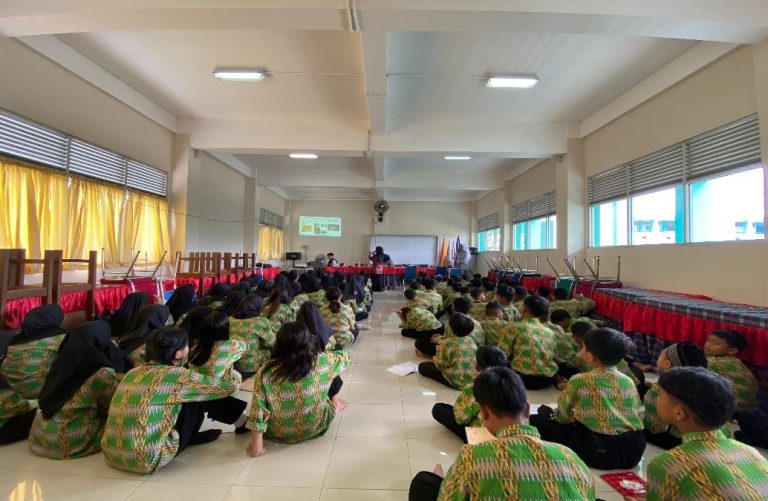 Pengenalan program : Pencegahan dan penanganan kekerasan di lingkungan satuan Pendidikan dan Pendidikan hak asasi manusia pada peserta didik SMPN 13 Pontianak  (Generasi muda anti kekerasan )