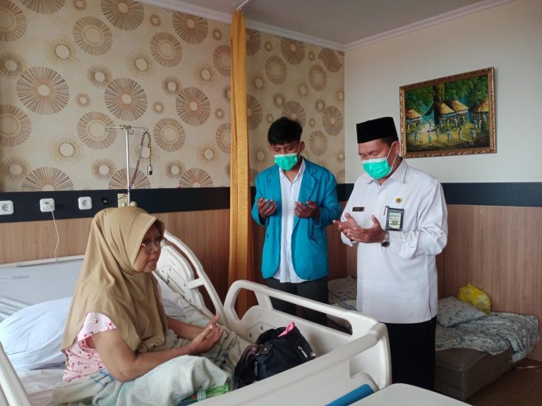 MASYAALLAH!!! MAHASISWA PPL(PRAKTEK PENGALAMAN LAPANGAN) MANAJEMEN DAKWAH MEMBERSAMAI KEGIATAN PENYULUHAN DARI KANTOR WILAYAH KEMENTRIAN AGAMA KALIMANTAN BARAT KE RUMAH SAKIT SUDARSO DAN ANTONIUS