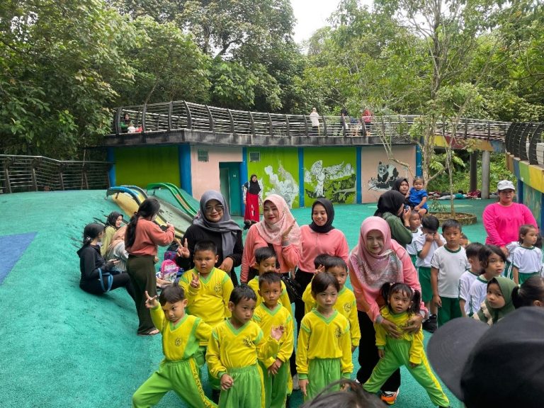 Kegiatan Senam Pagi di Taman Digulis: Kolaborasi TK Makarti Muktitama dengan Yayasan Kartika Jaya