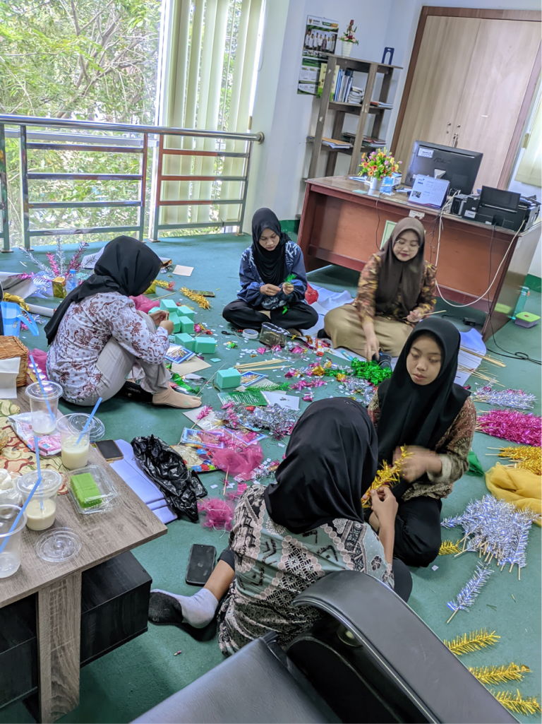 Lomba Hiasan Manggar dan Balon Antar Divisi di Pontianak dalam Rangka Peringatan Hari Jadi Kota