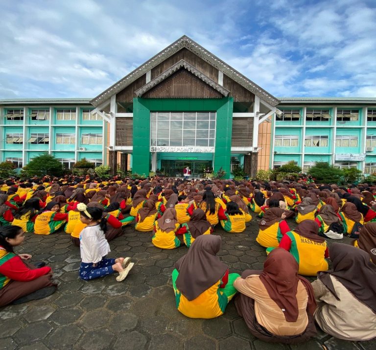 Edukasi Menabung Oleh Bank KALBAR di SMPN 13 Pontianak