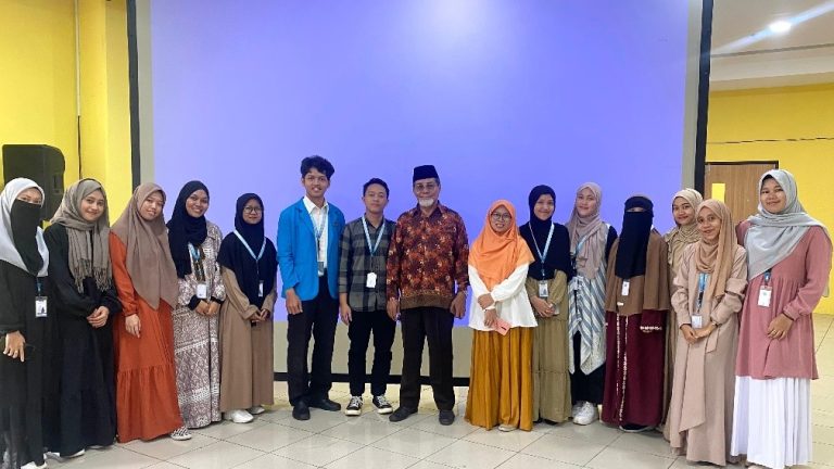 Mahasiswa IAT FUAD IAIN Pontianak diskusi bersama STAI AL-Anwar Sarang Rembang dan 1 materi yang diisi oleh Bapak Dr. Abdul Gaffar Ruskhan.