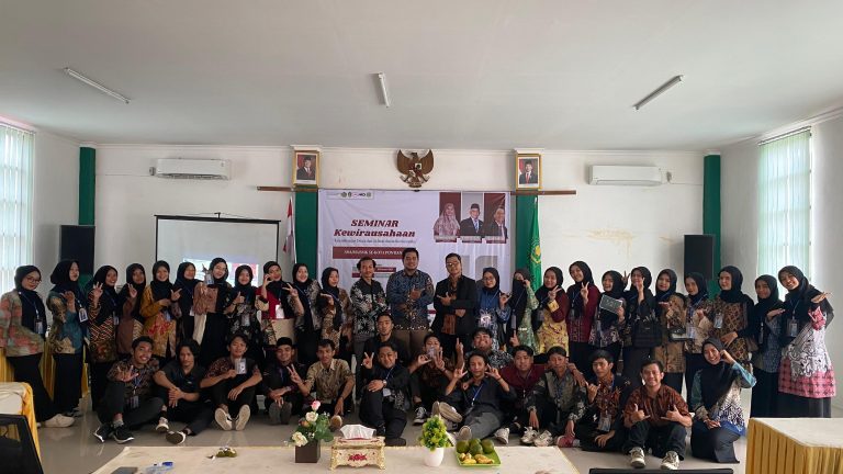 Mahasiswa Manajemen Dakwah IAIN Pontianak Laksanakan Seminar Kewirausahaan